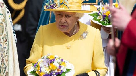 queen approves johnsons request  suspend uk parliament   twist  brexit drama euractiv