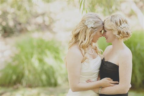 art deco inspired wedding at skirball cultural center lesbian wedding