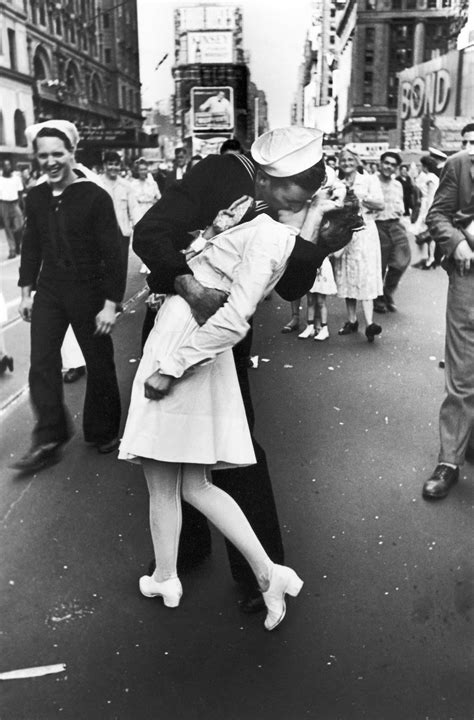V J Day Kiss In Times Square 1945