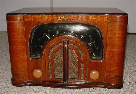 zenith model    boomerang table radio