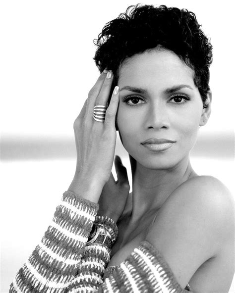 Pin By Lamarr Boudreaux On Yes Maam Halle Berry Style Halle Berry