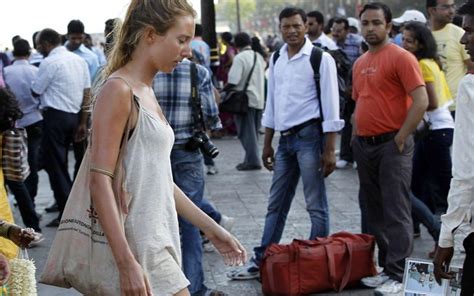 casos de violência sexual afugentam turistas mulheres da Índia new york times ig