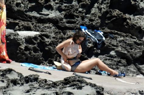 hot keira knightley topless paparazzi photos from italy scandal planet