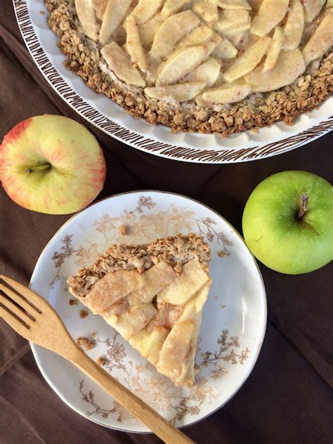 Savory Moments Apple Cream Pie With Oatmeal Crust