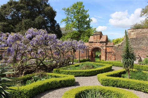 beautiful gardens parks courtyards  visit  london  summer