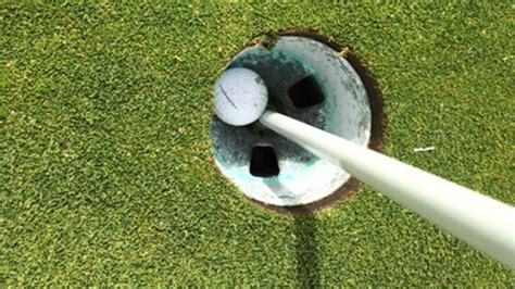 two illinois golfers made holes in one on the same hole on the same day