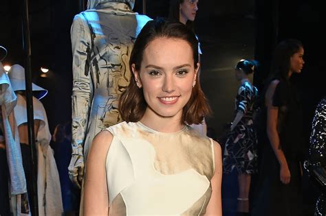 The Force Awakens Daisy Ridley Steals The Show At Star Wars Costume