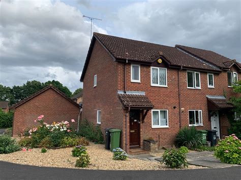 2 Bed End Terrace House To Rent In Stirling Crescent Hedge End So30 £