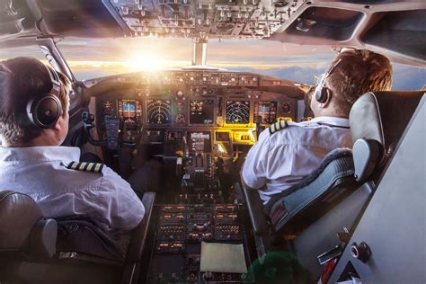 main pros  cons    airline pilot