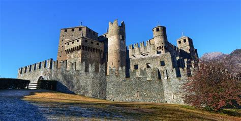 La calvizie o alopecia androgenetica è la più comune problematica dei capelli: CuriositÃ  sul Castello di FÃ©nis a Aosta che forse non sai