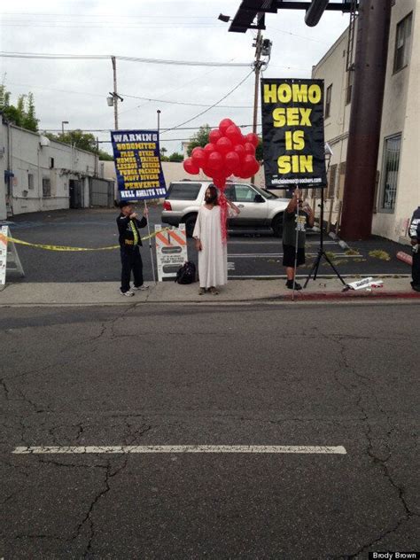 Jesus Christ Challenges Anti Gay Protesters At Aids Walk Pictures