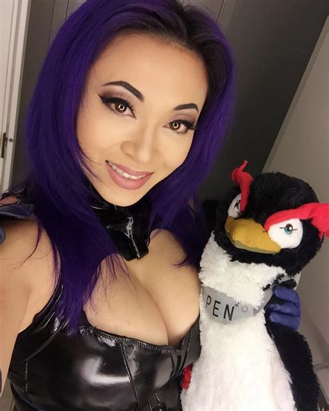 Yaya Han Cosplay Cleavage Pictures 16 Pics Sexy Youtubers