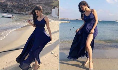 Naagin Fame Mouni Roy Looks Uber Hot As She Poses In Sexy Blue Dress On