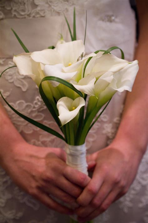 bridal bouquet simple assembly  calla lilies   pearl accent