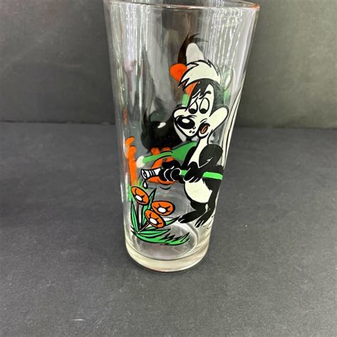 Pepsi Dining Pepe Le Pew And Daffy Duck Pepsi Collectible Vintage