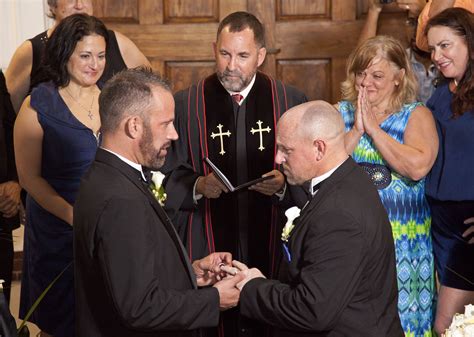 Same Sex Couples Wed In Florida As Gay Marriage Ban Ends Le Quotidien