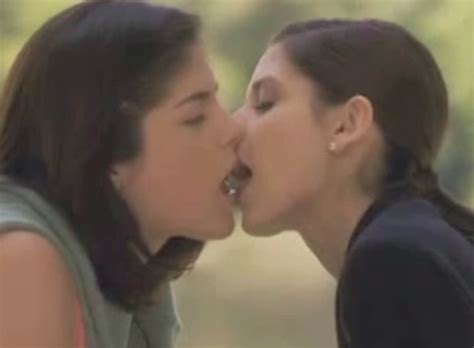 selma blair cruel intentions kiss with sarah michelle gellar video must see videos