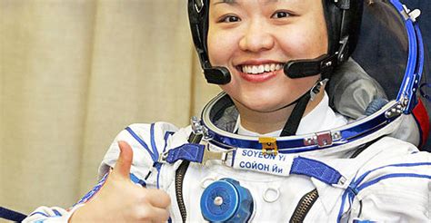 astronauts relive  death  space experiences huffpost