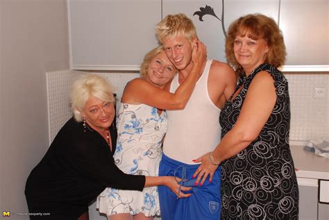one lucky dude doing three mature sluts at once granny nu