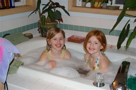 girls bathandgirls bath time