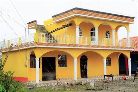 guatemalans admit theyre illegally entering    bigger houses