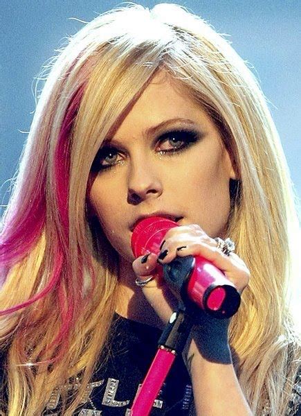 fakes famosas avril lavigne part 4