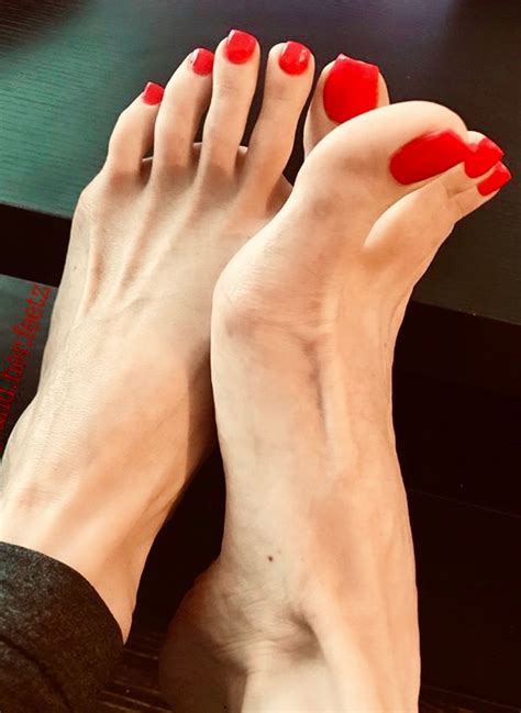 pin    red    loose  super powers feet nails beautiful feet red toenails