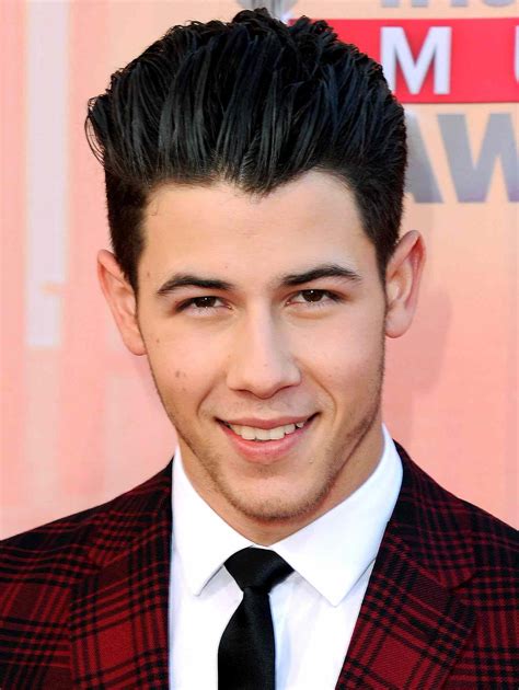 No Nick Jonas Does Not Have 3 Front Teeth The Singer And A Dentist