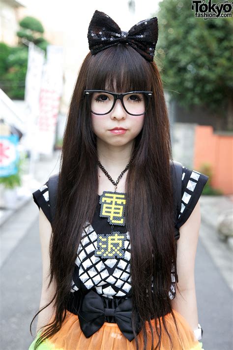 Cute Harajuku Girl In Glasses Tokyo Fashion