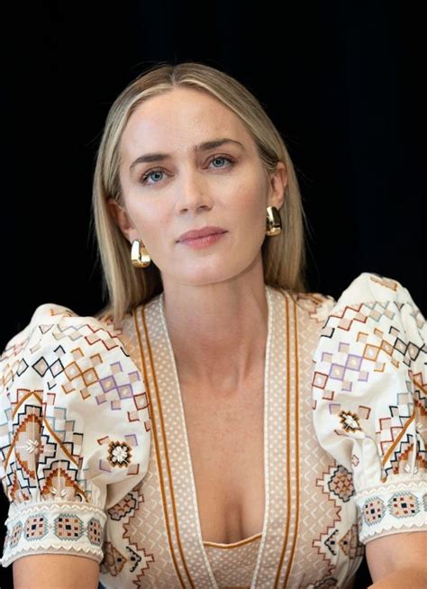 archive milfs 🎄 on twitter top milfs of the year 36 emily blunt