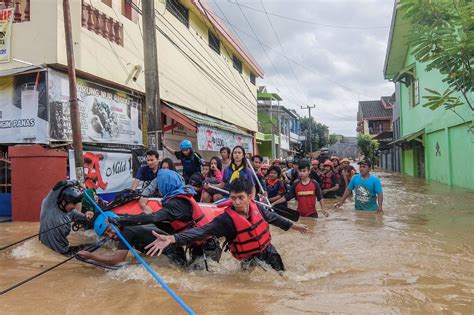Death Toll From Indonesia Floods And Landslides Climbs To 68 The New