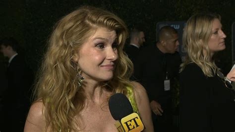 connie britton praises julia roberts for being the ‘sweetest matchmaker exclusive