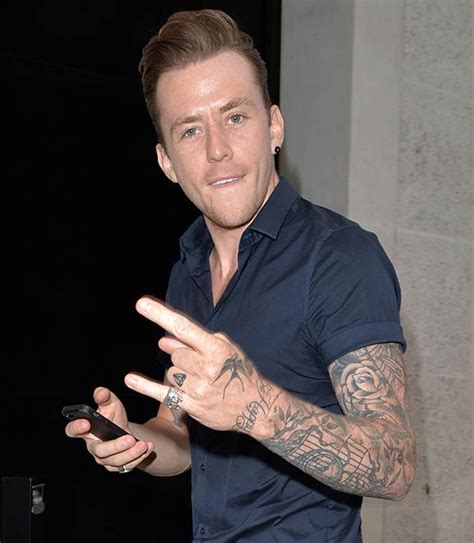 ellie goulding joins mcbusteds dougie poynter  danny jones pre wedding dinner