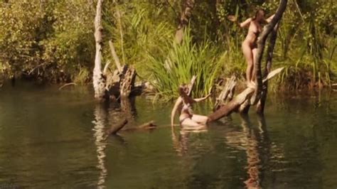 Naked Ludivine Sagnier In Pieds Nus Sur Les Limaces