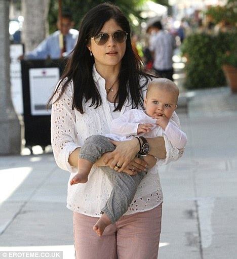 selma blair public breastfeeding actress doesn t care who she offends