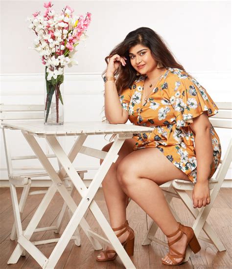 hottest indian  size models  flaunt  curves graciously