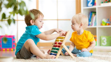 samen spelen hoe leert je peuter samen te spelen met andere kinderen