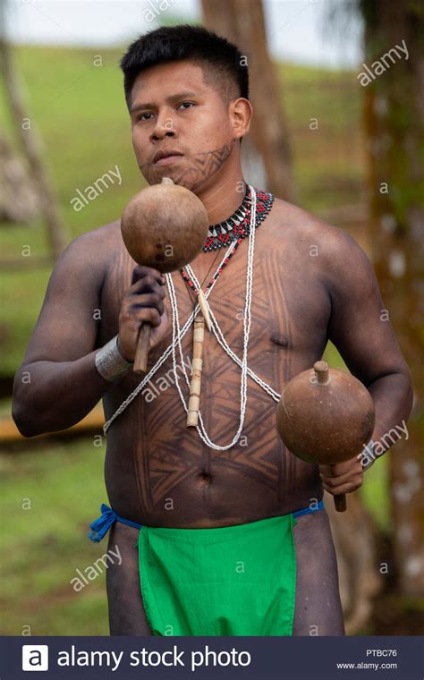 Mittelamerika Panama Gatun See Embera Indian Village Typische