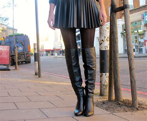 [wool And Knitted Trend] Wear Your Black Knitted Tights With