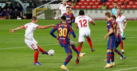 sevilla houdt barca op gelijkspel door goal de jong dest maakt debuut  camp nou buitenlands