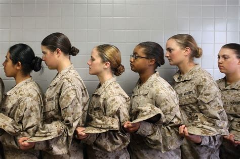 top u s military officers say it s time women register for the draft