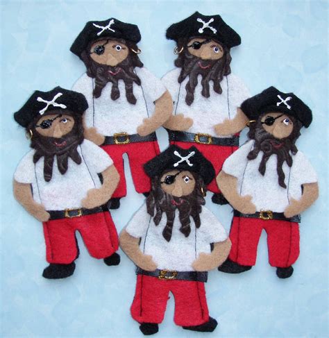 crack  dawn crafts pirate finger puppets