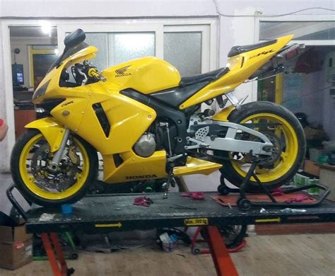 sweet yellow cbr  rr honda cbrrr honda cbr  honda sport bikes