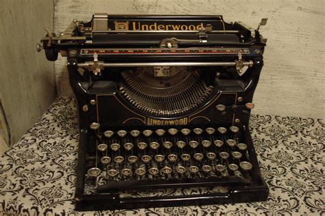 antique typewriter vintage electronics underwood