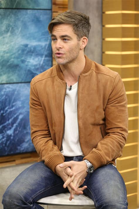 the internet is freaking out about chris pine right now