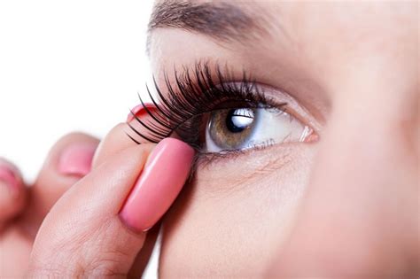 remove fake eyelashes safely  steps