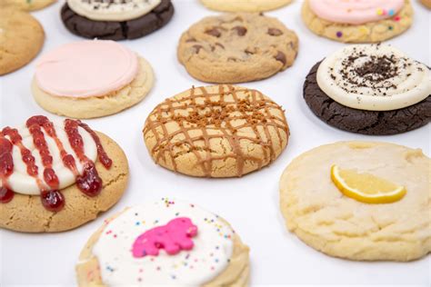 crumbl cookies opening wicker park bakery  week