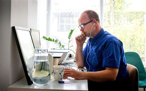 kijk hier hoe docent conrad berghoef  verrast wordt door zijn dankbare leerlingen