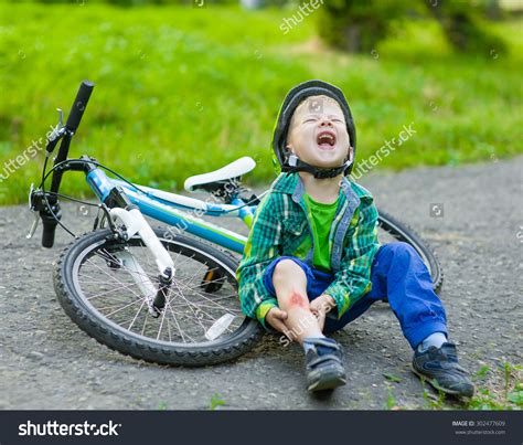 clipart  people falling  bike   cliparts  images  clipground