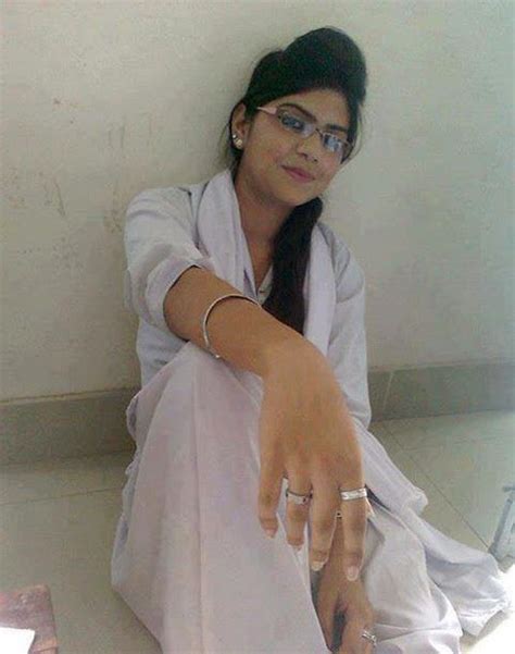 Girls Pakistani Beautiful College Girls Photos